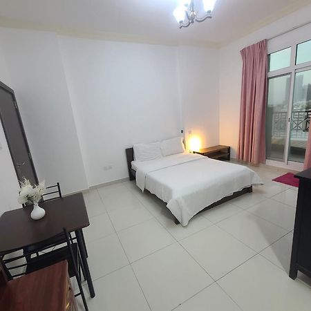 Cozy Rooms And Small Partitions For Men Guests In Дубай Екстериор снимка