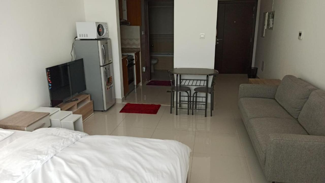 Cozy Rooms And Small Partitions For Men Guests In Дубай Екстериор снимка