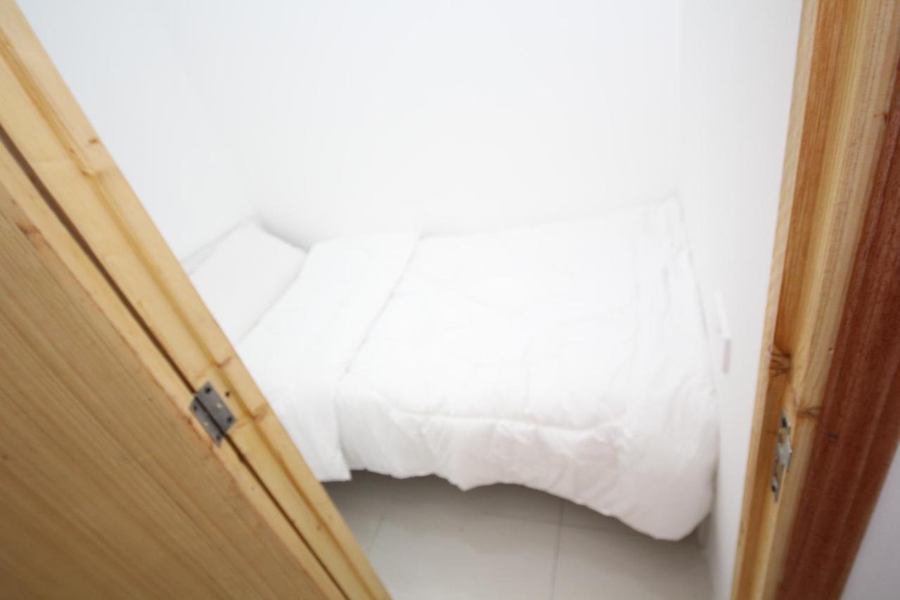 Cozy Rooms And Small Partitions For Men Guests In Дубай Екстериор снимка