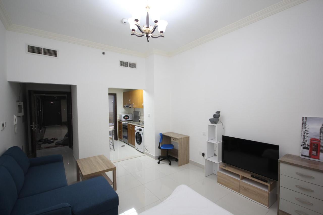 Cozy Rooms And Small Partitions For Men Guests In Дубай Екстериор снимка