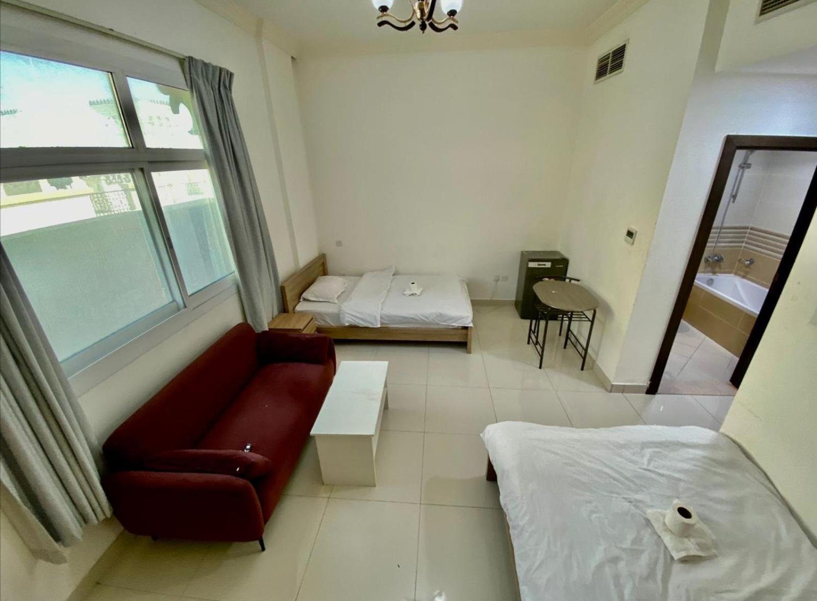 Cozy Rooms And Small Partitions For Men Guests In Дубай Екстериор снимка